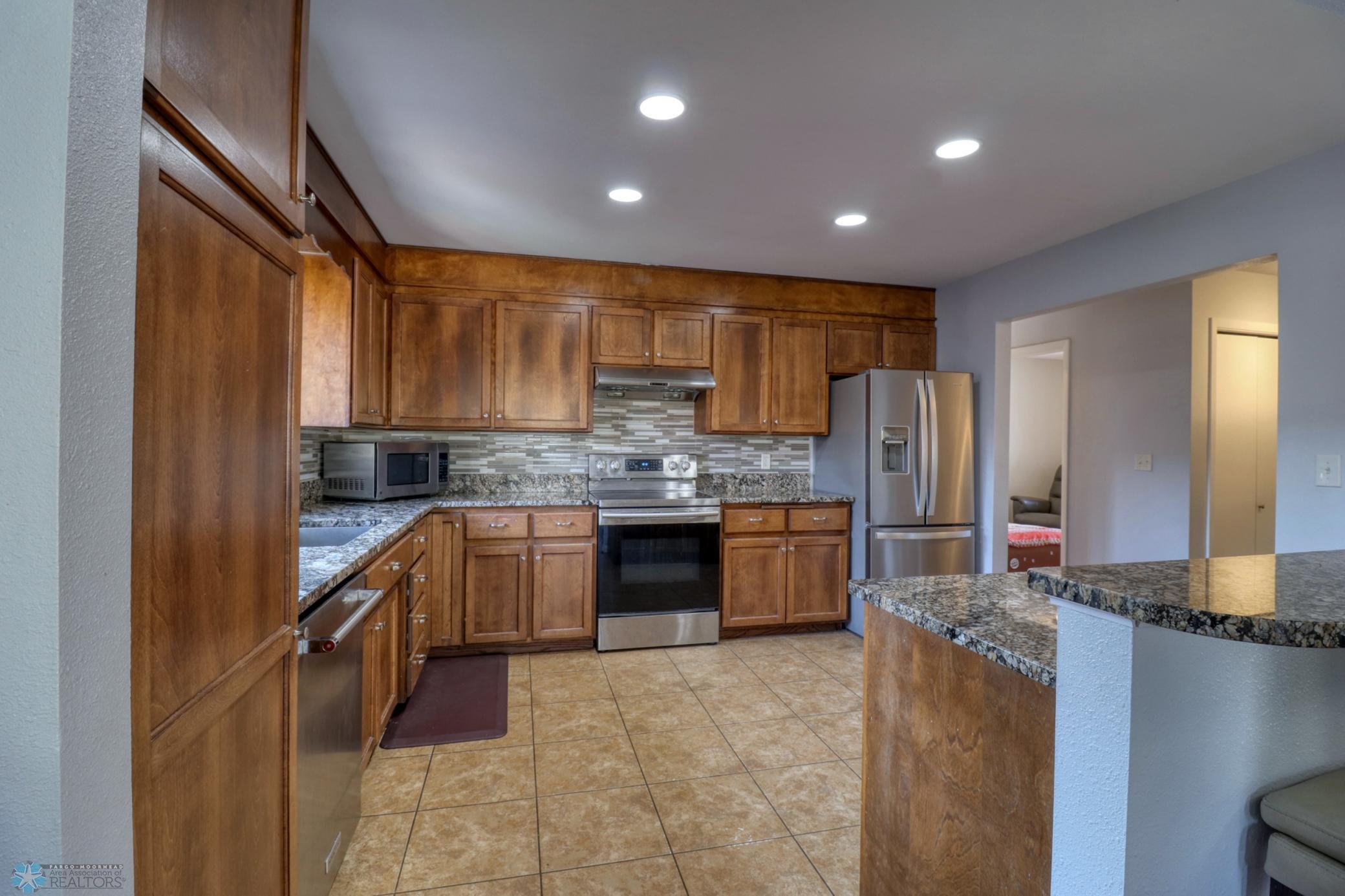 7Kitchen1_1.jpg