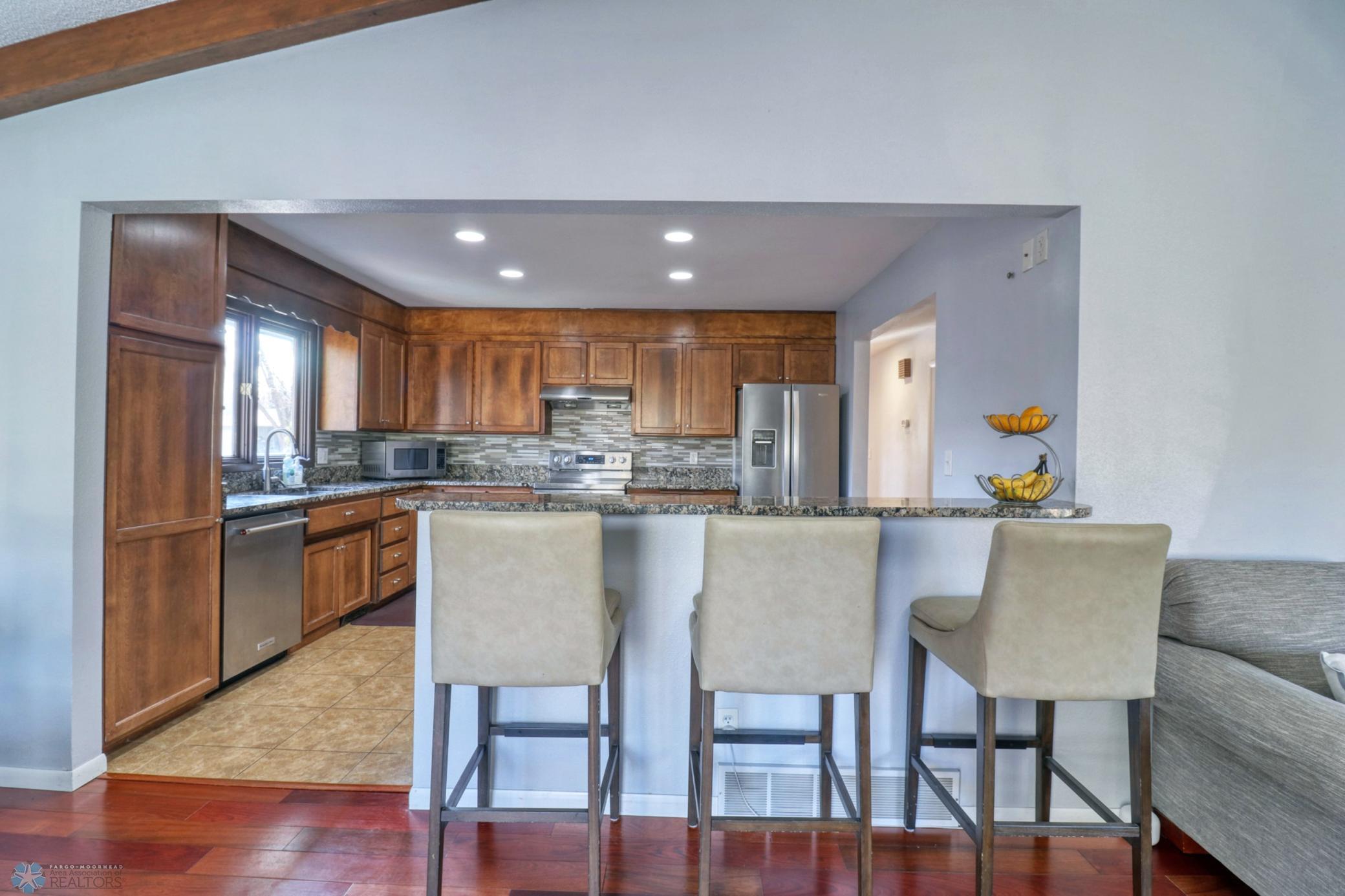 7Kitchen1_0.jpg