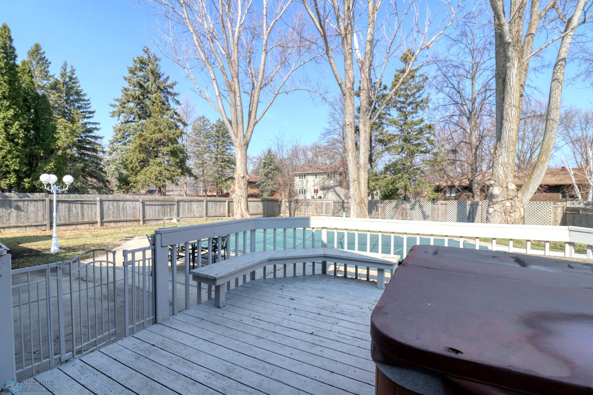 BackyardDeck1_0.jpg