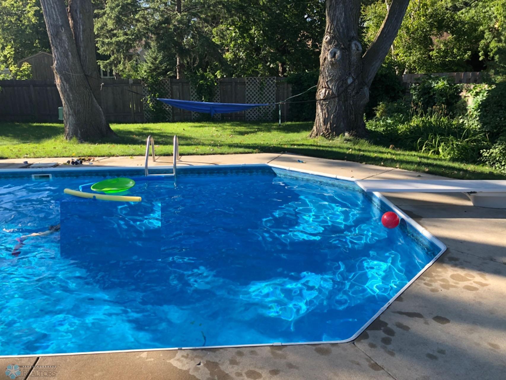 Pool3.jpg