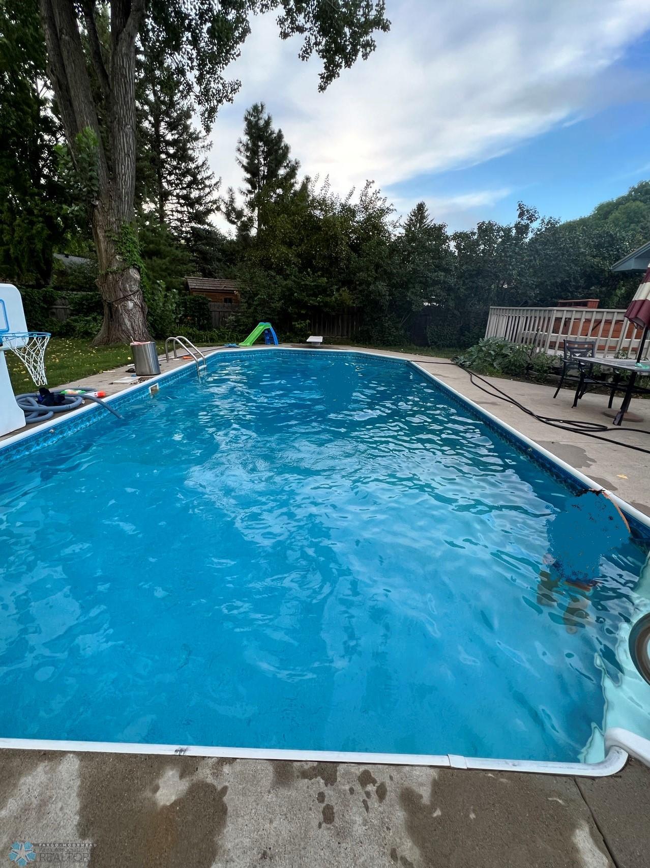 Pool2.jpg