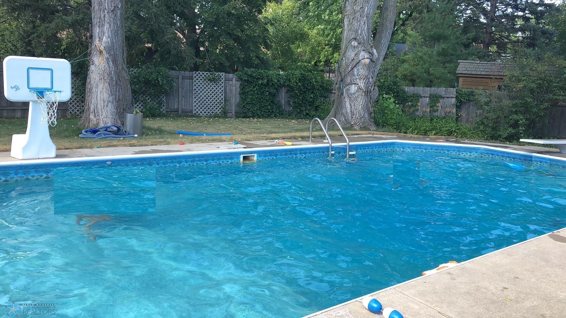 Pool1.jpg