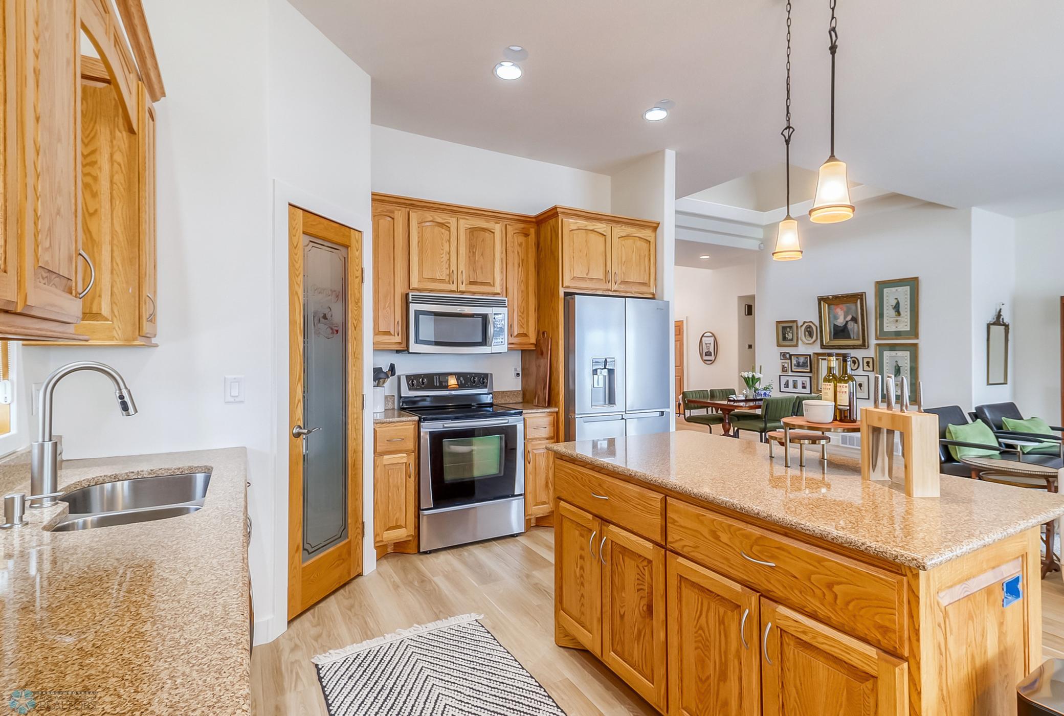 Kitchen1_4-3264.jpg