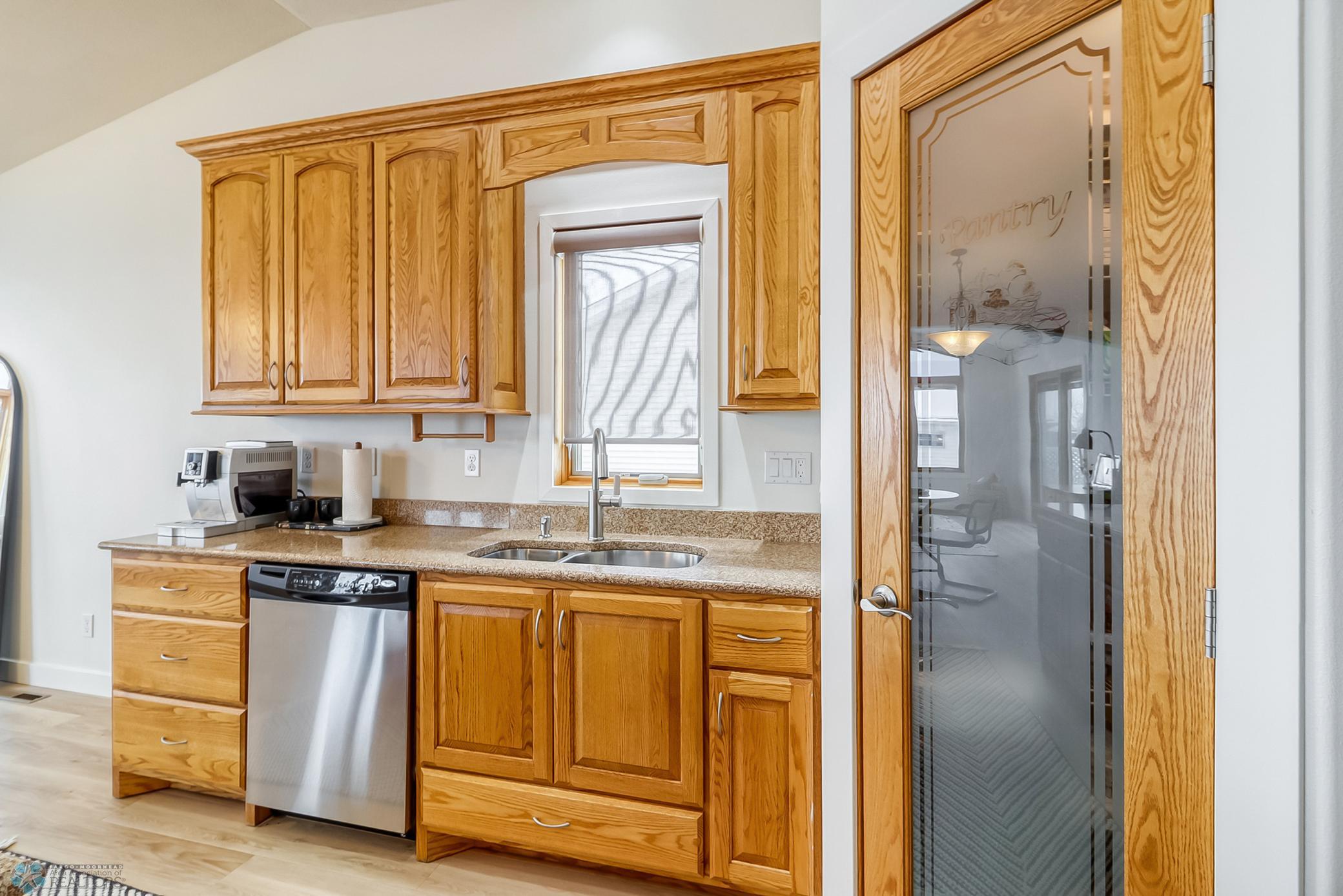 Kitchen1_6-3264.jpg