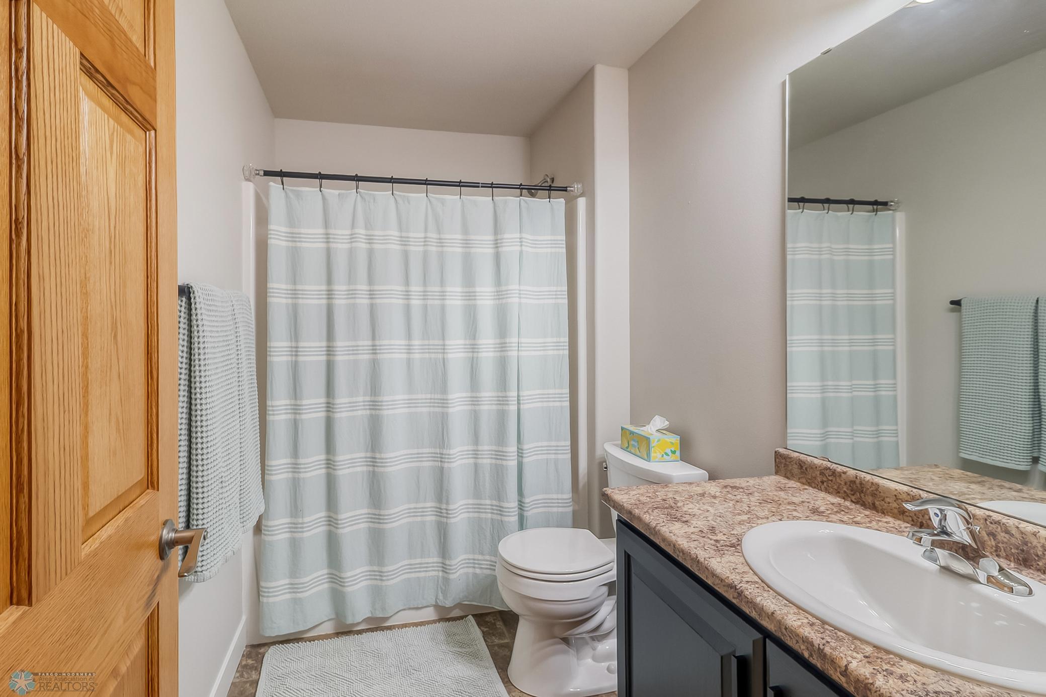 Bathroom1_1-3264.jpg