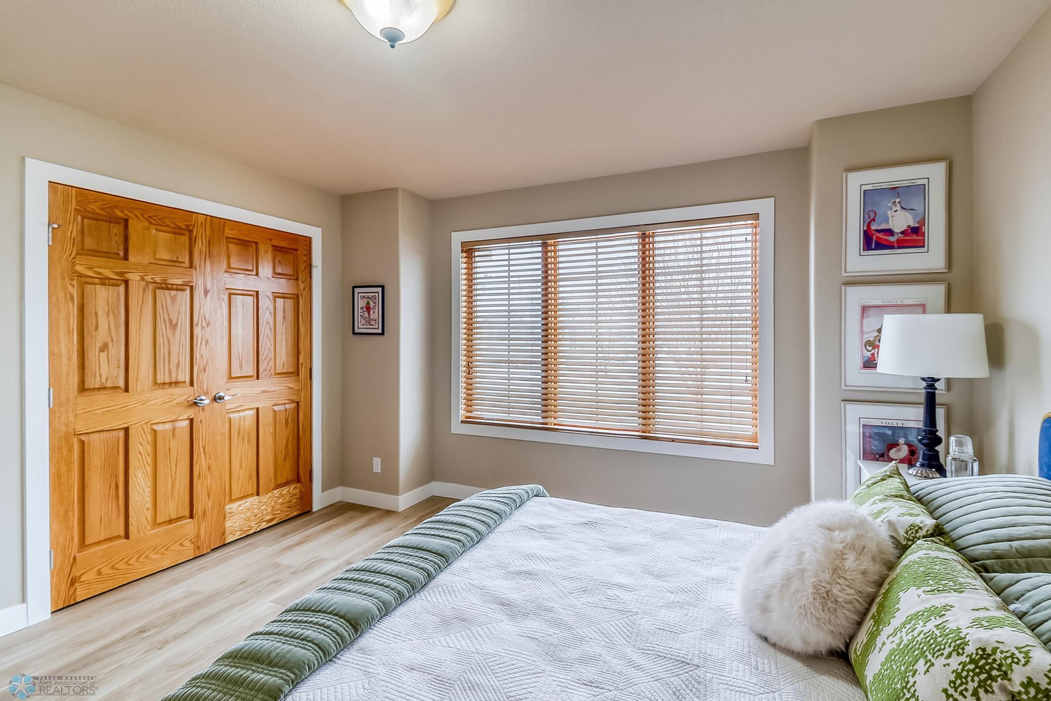 Bedroom1_2-3264.jpg