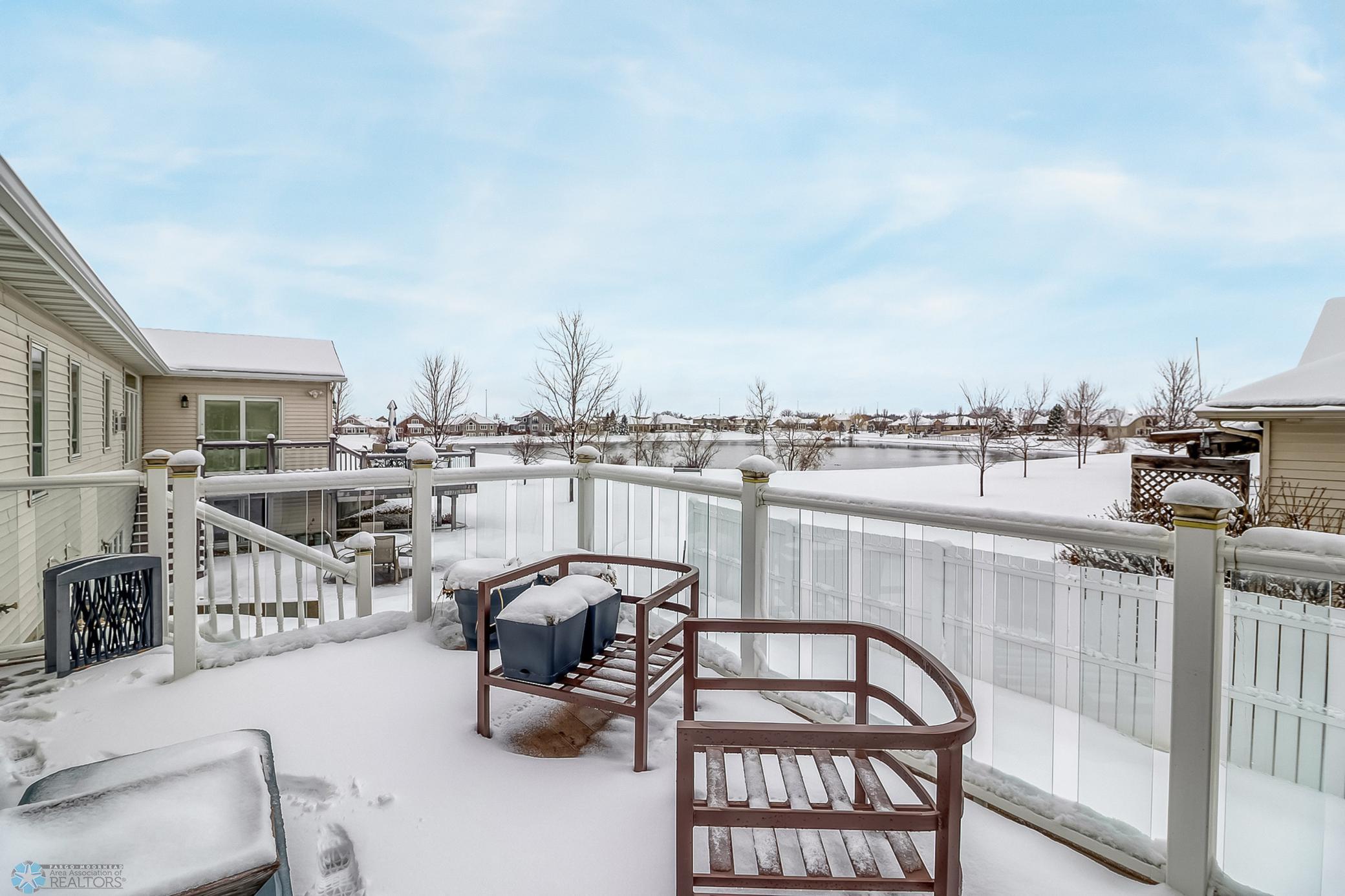 Backyard_deck1_1-3264.jpg