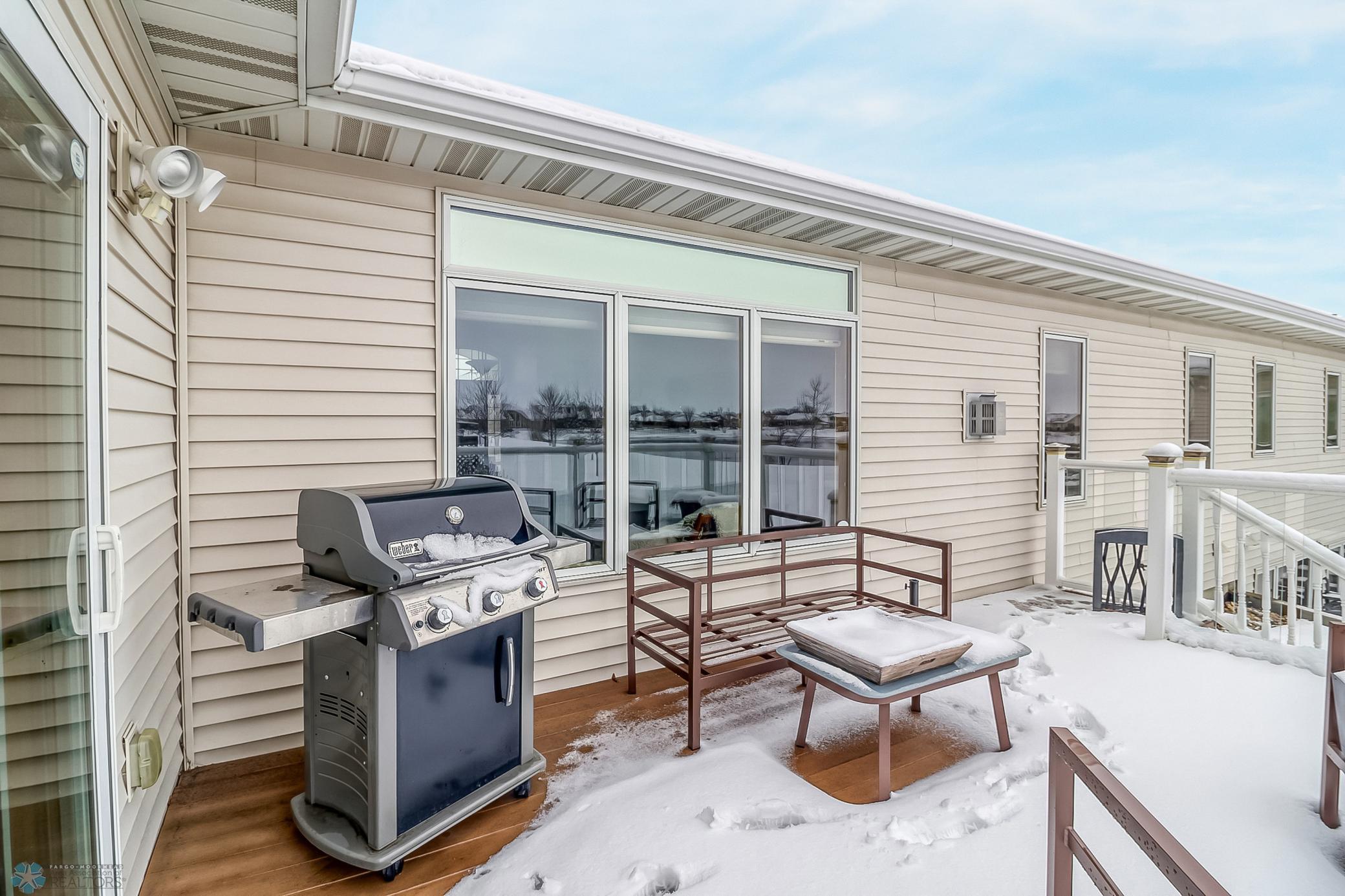Backyard_deck1_3-3264.jpg