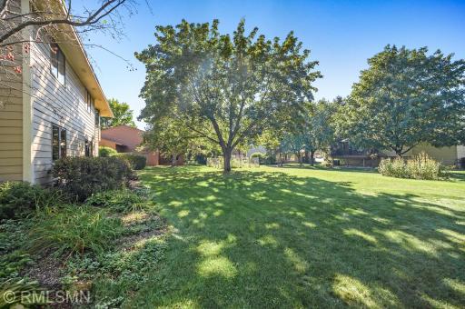5285 E Lake Beach Court, Saint Paul, MN 55126