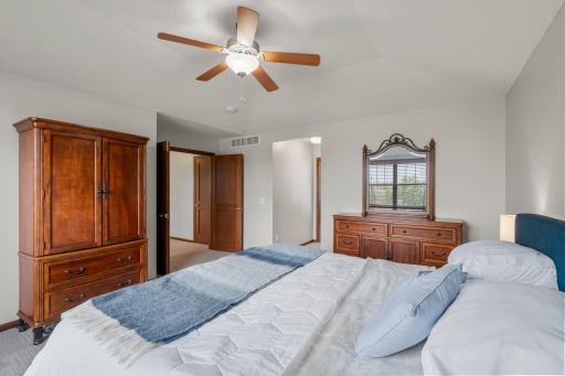 18285 Dunbury Avenue, Farmington, MN 55024