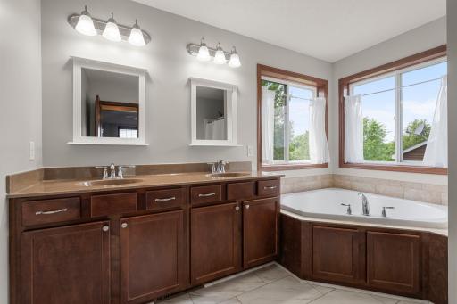 18285 Dunbury Avenue, Farmington, MN 55024
