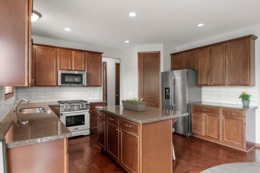 18285 Dunbury Avenue, Farmington, MN 55024