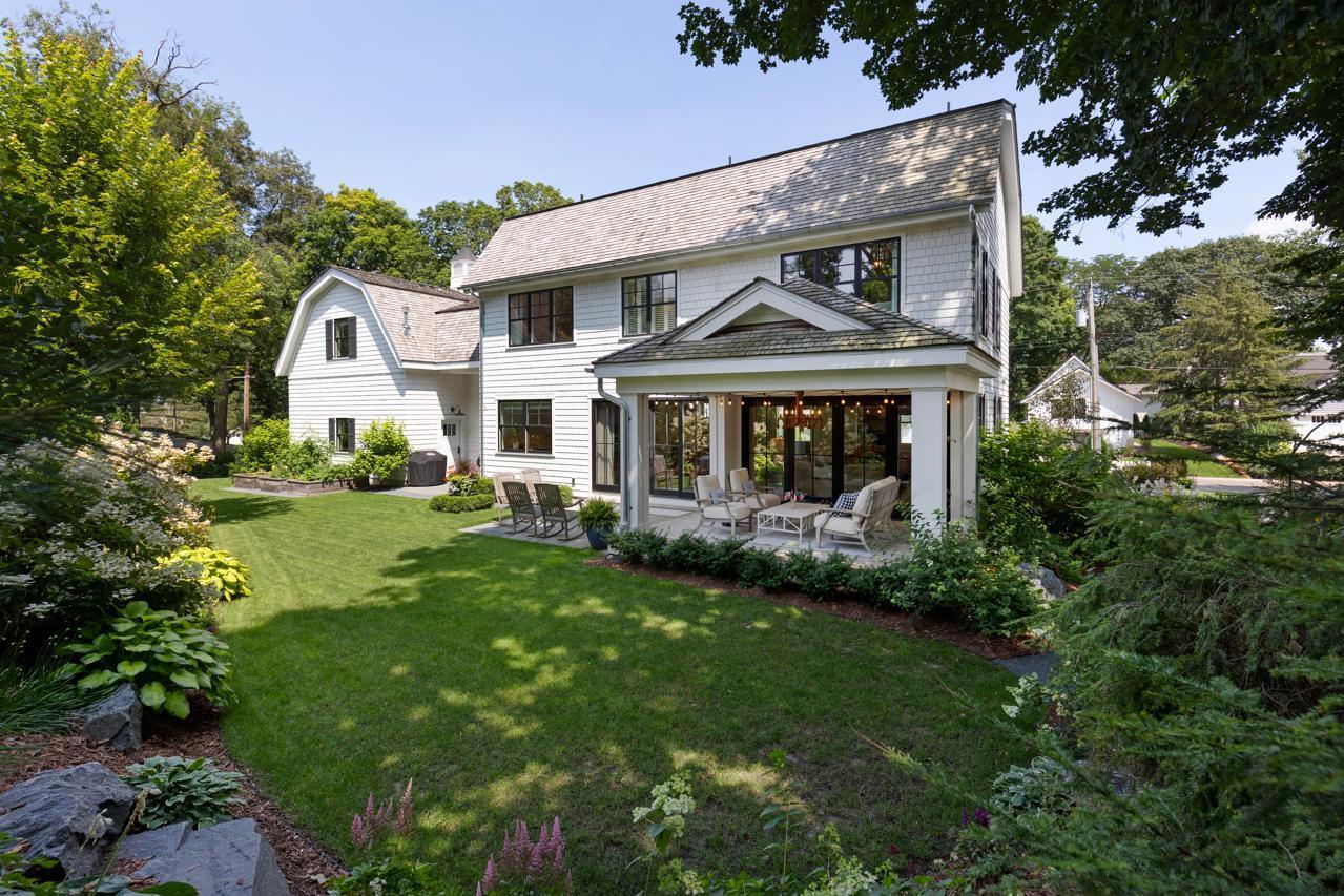 Porch with Phantom Screens