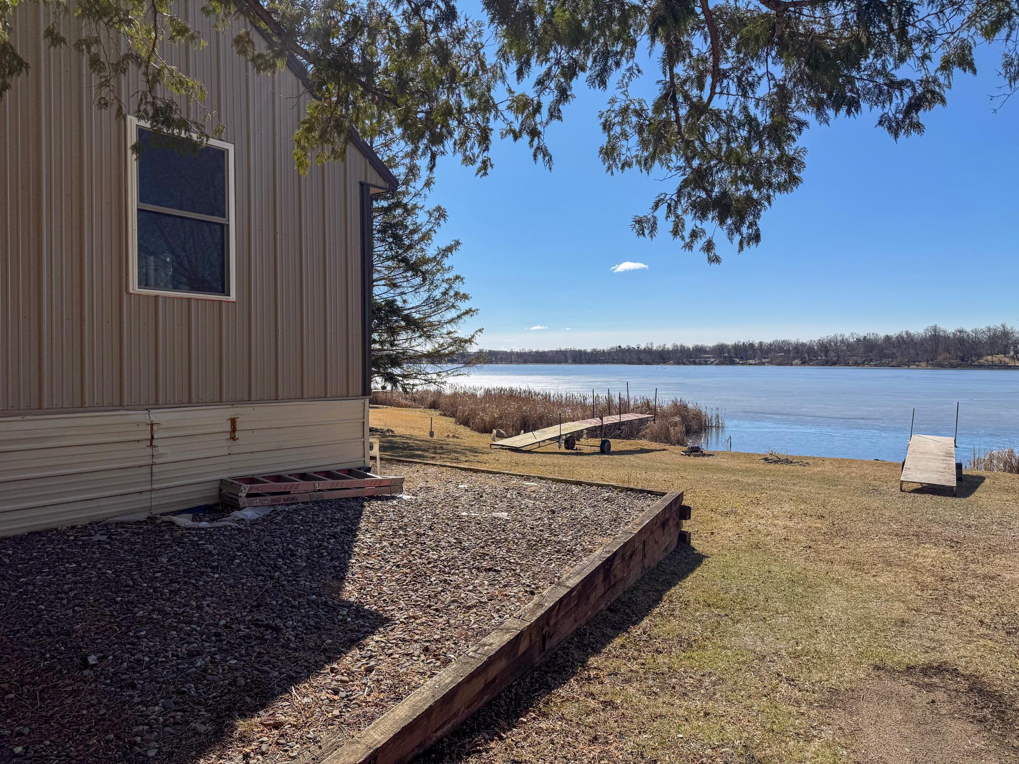 32151 Foxtrail Dr - right on the lake!