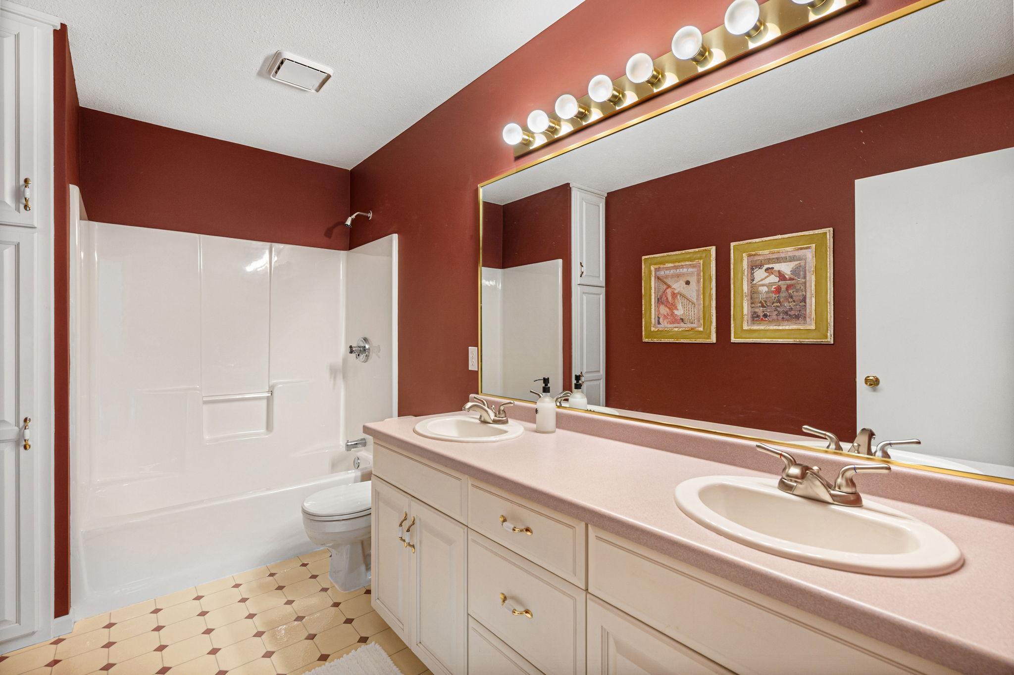 46-web-or-mls-20645-206th-st-w.jpg