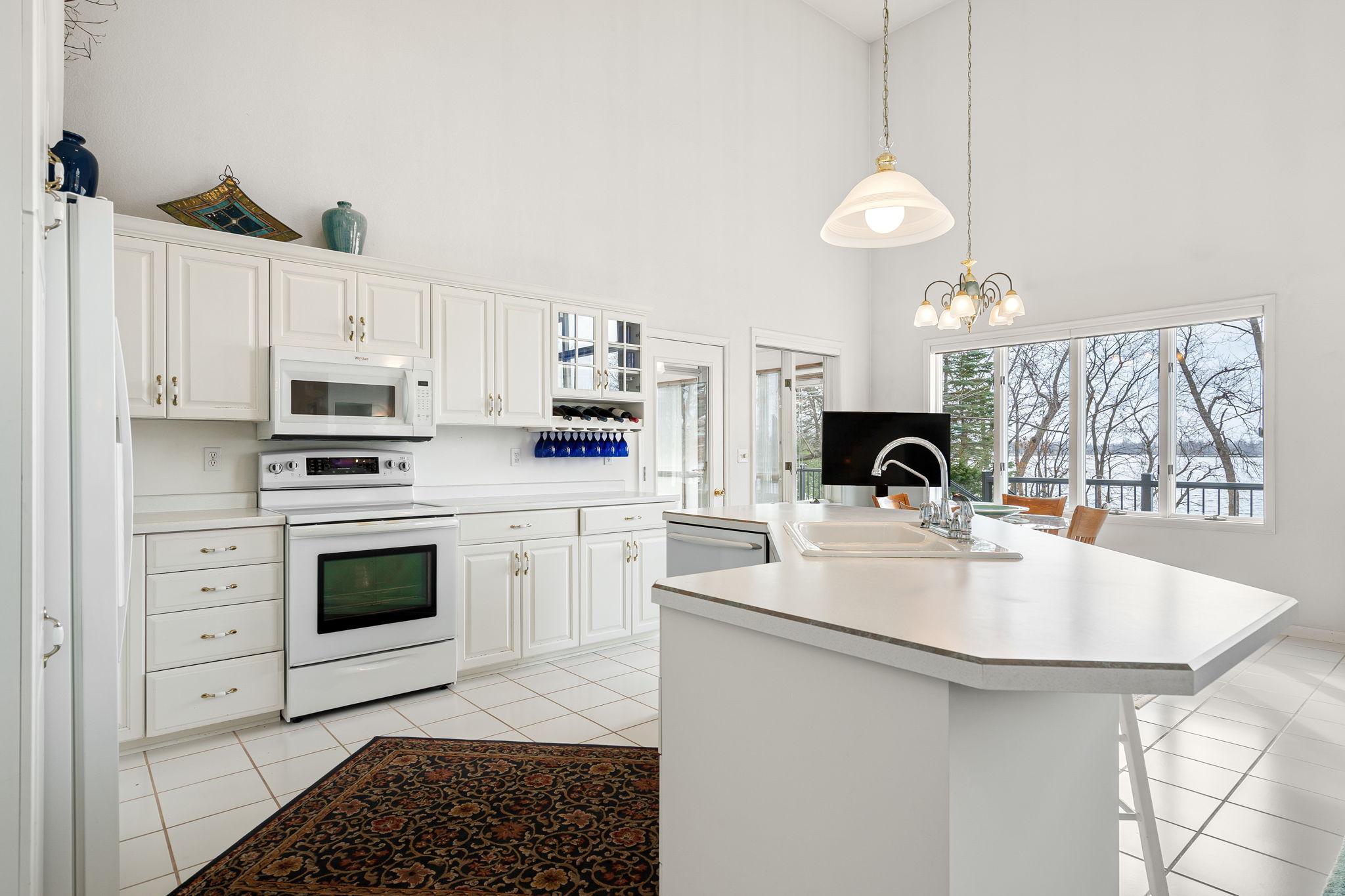 34-web-or-mls-20645-206th-st-w.jpg