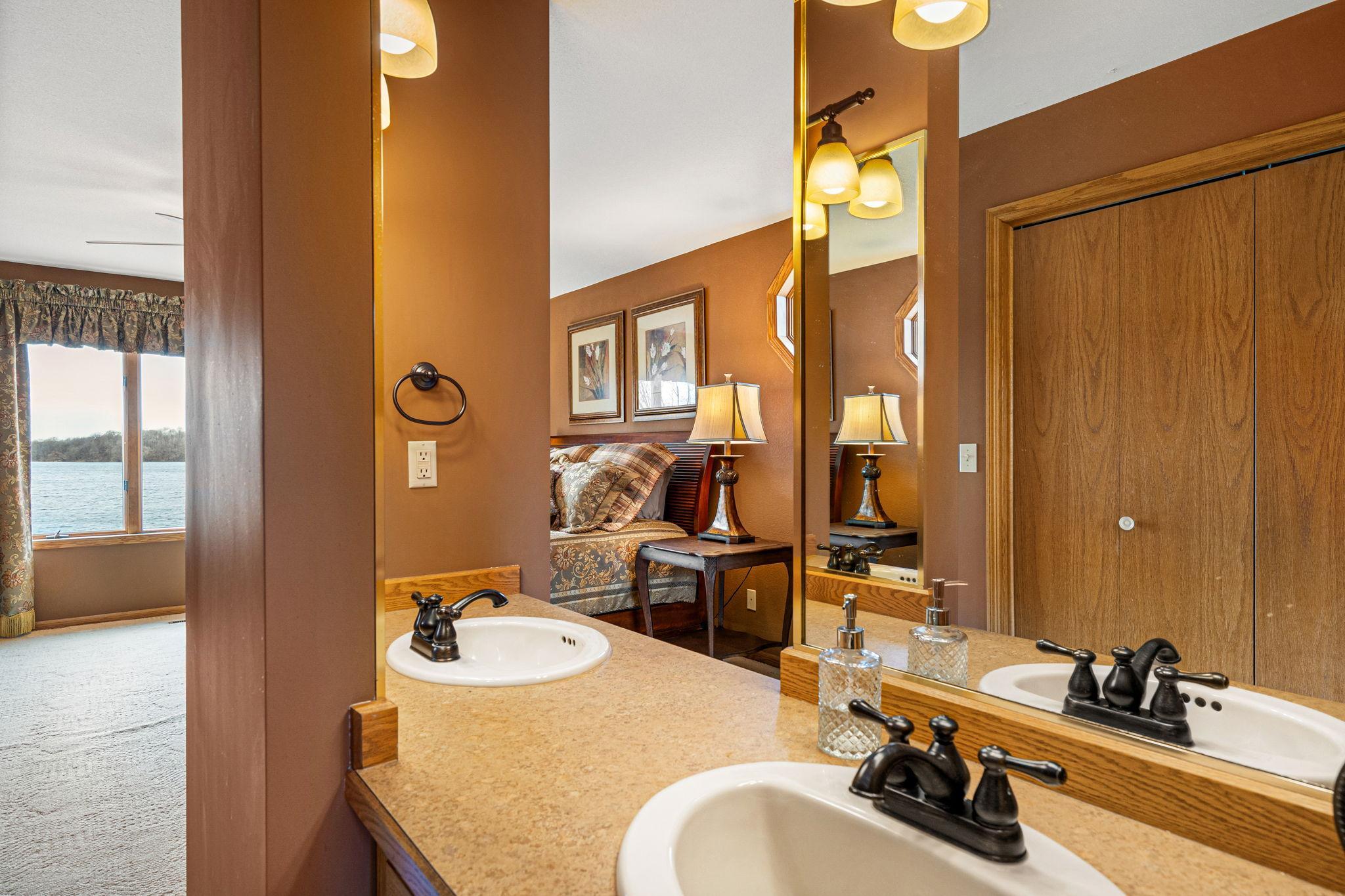 54-web-or-mls-20645-206th-st-w.jpg