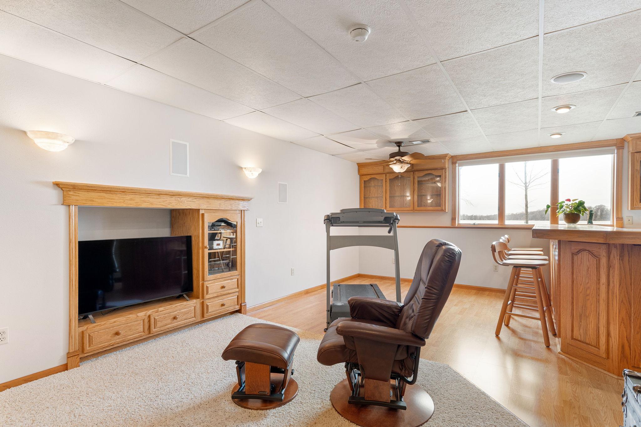60-web-or-mls-20645-206th-st-w.jpg
