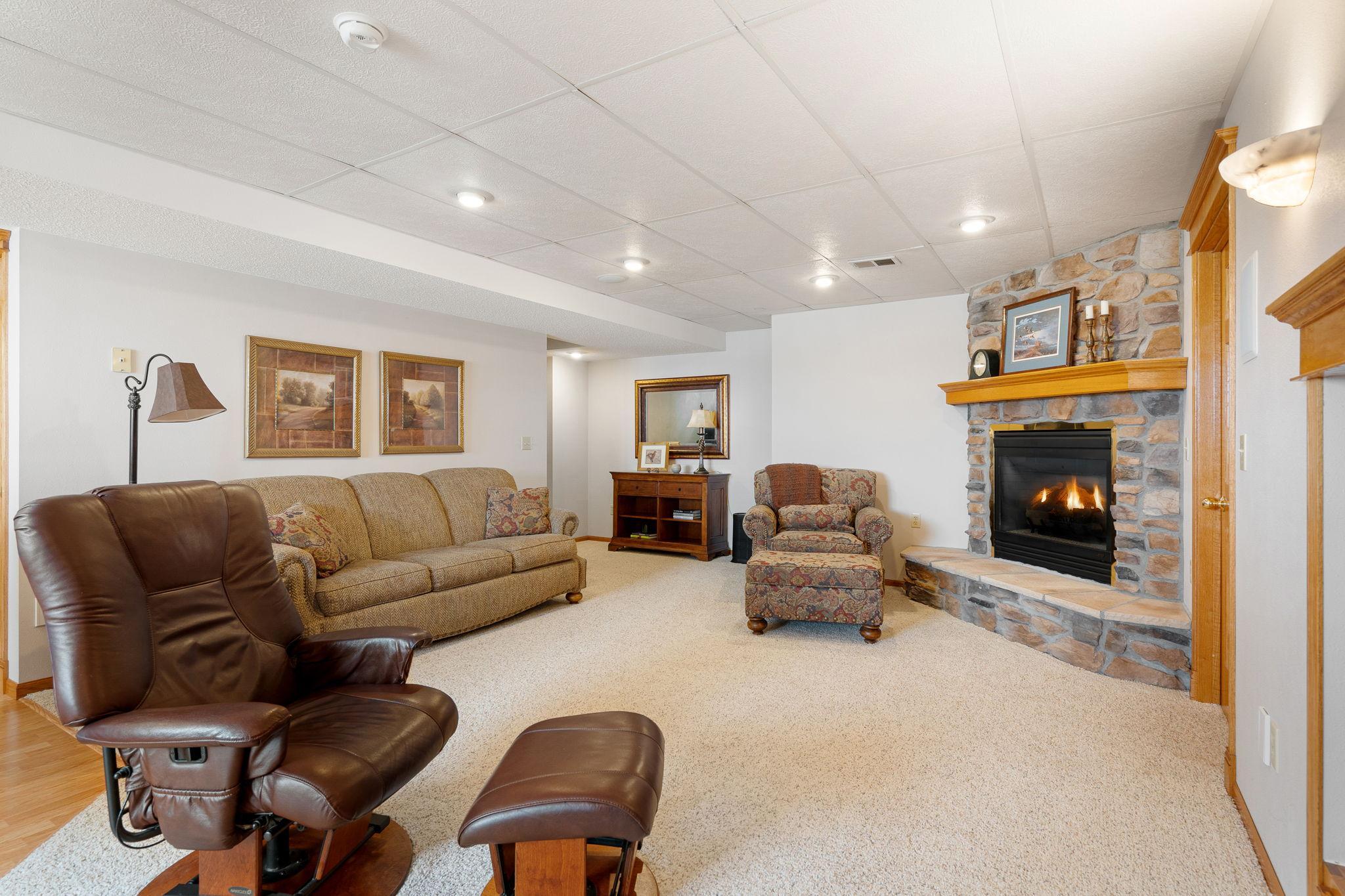 63-web-or-mls-20645-206th-st-w.jpg