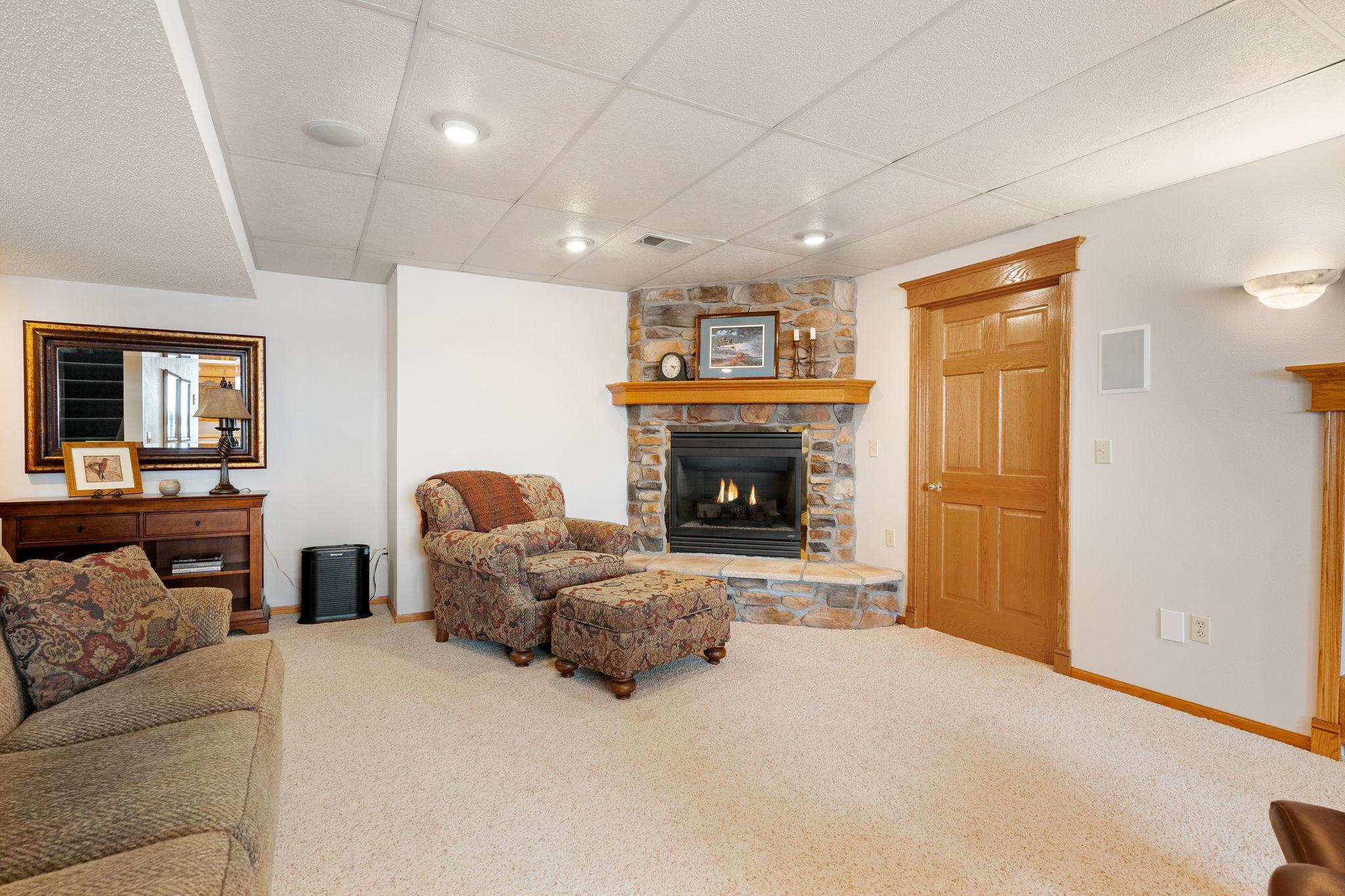 62-web-or-mls-20645-206th-st-w.jpg