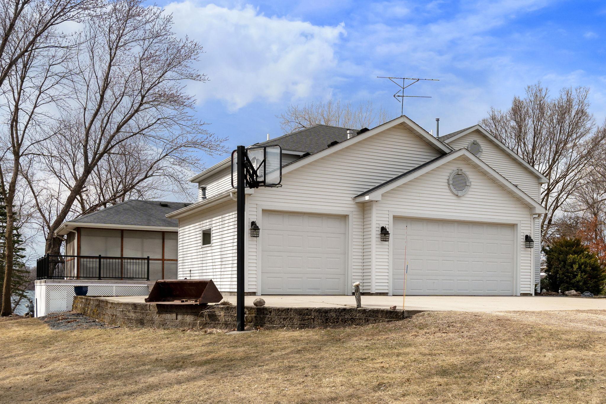 3-web-or-mls-20645-206th-st-w.jpg