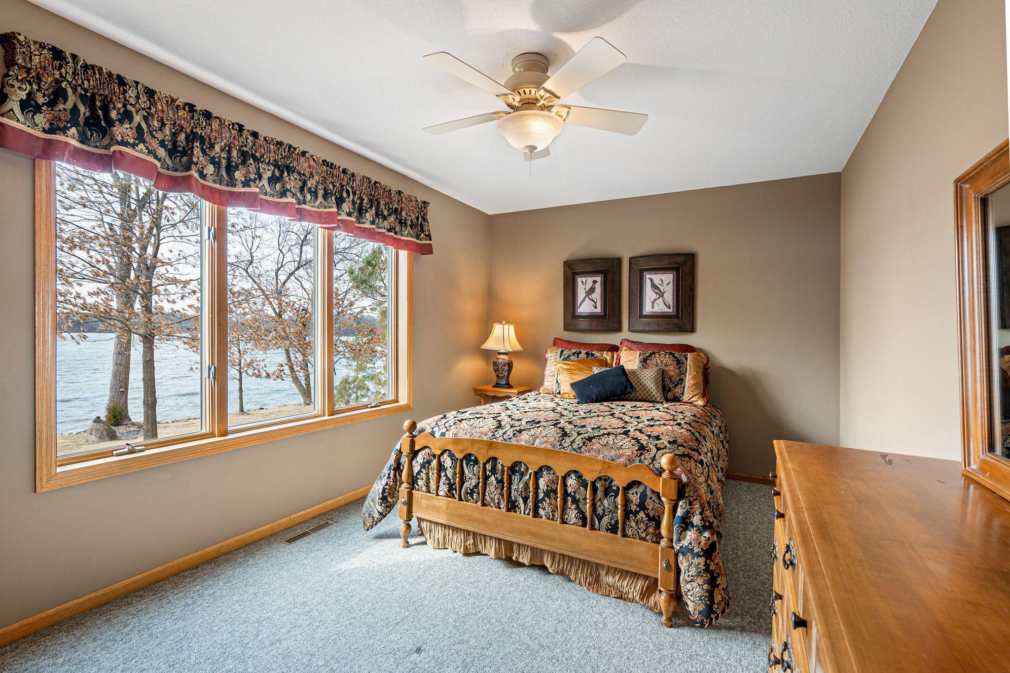 45-web-or-mls-20645-206th-st-w.jpg