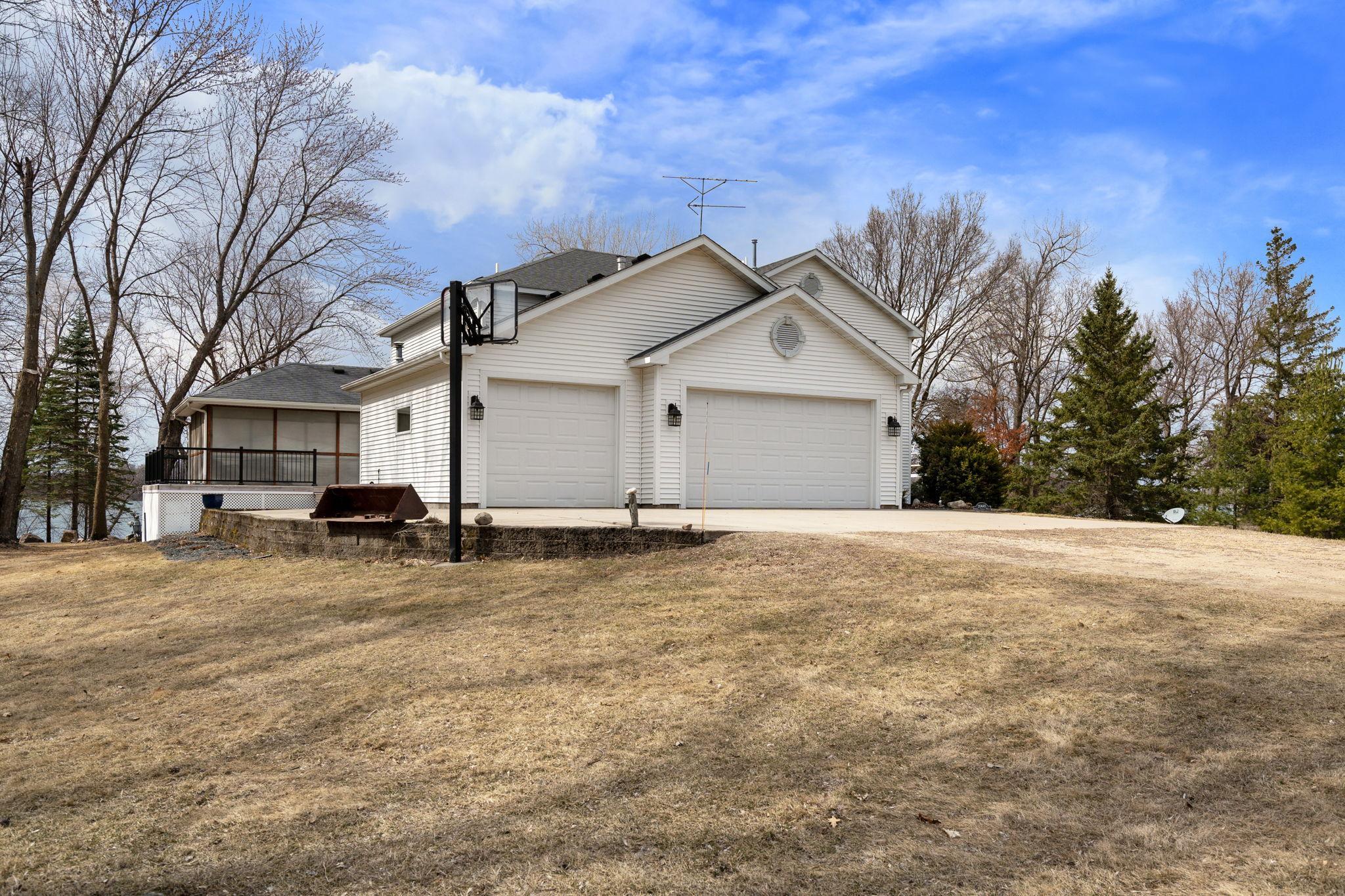 2-web-or-mls-20645-206th-st-w.jpg