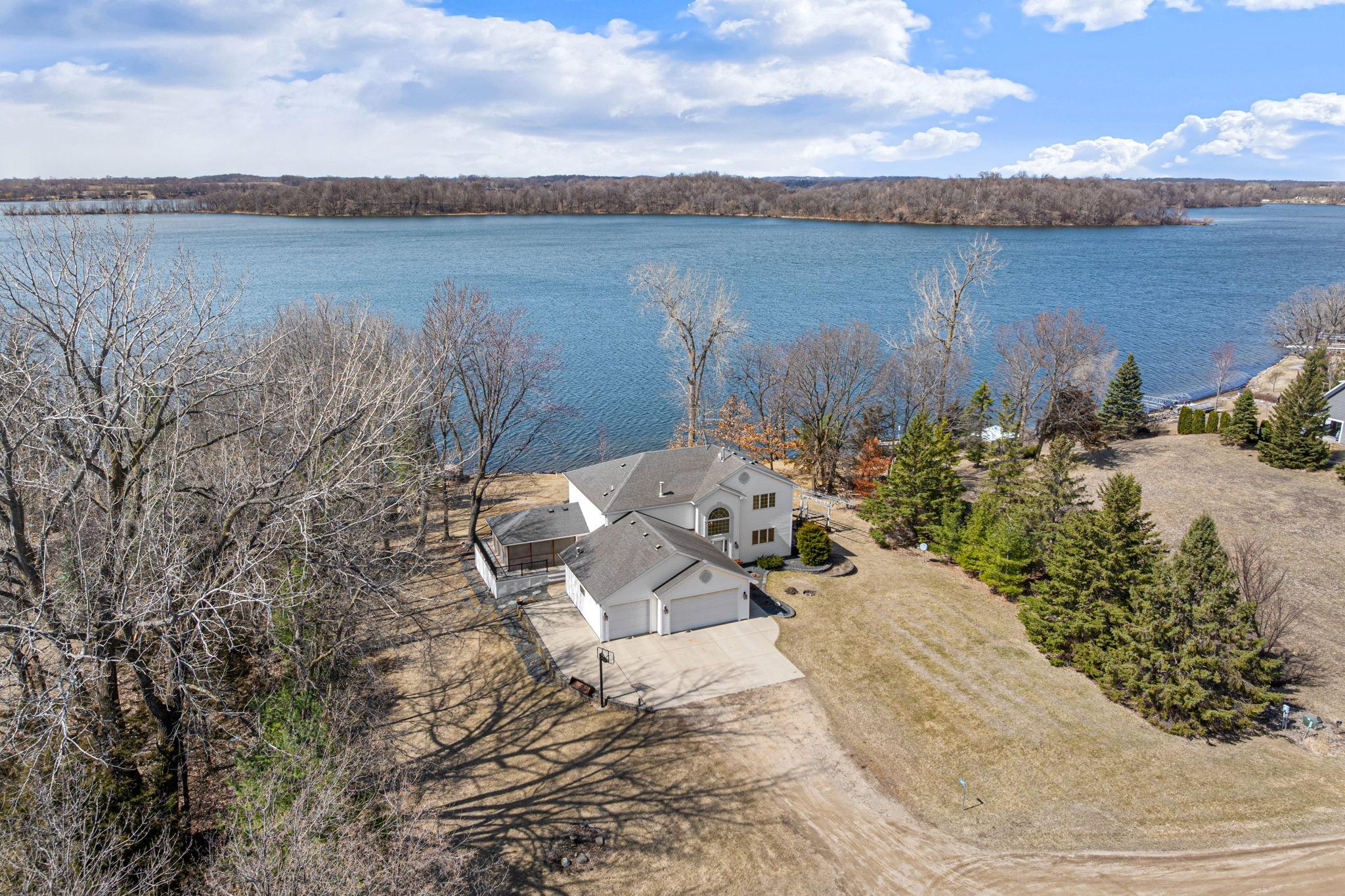 16-web-or-mls-20645-206th-st-w.jpg