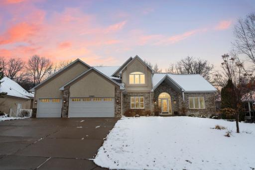 Discover this stunning 4-bedroom, 4-bathroom home situated in a quiet cul-de-sac in Maple Grove.