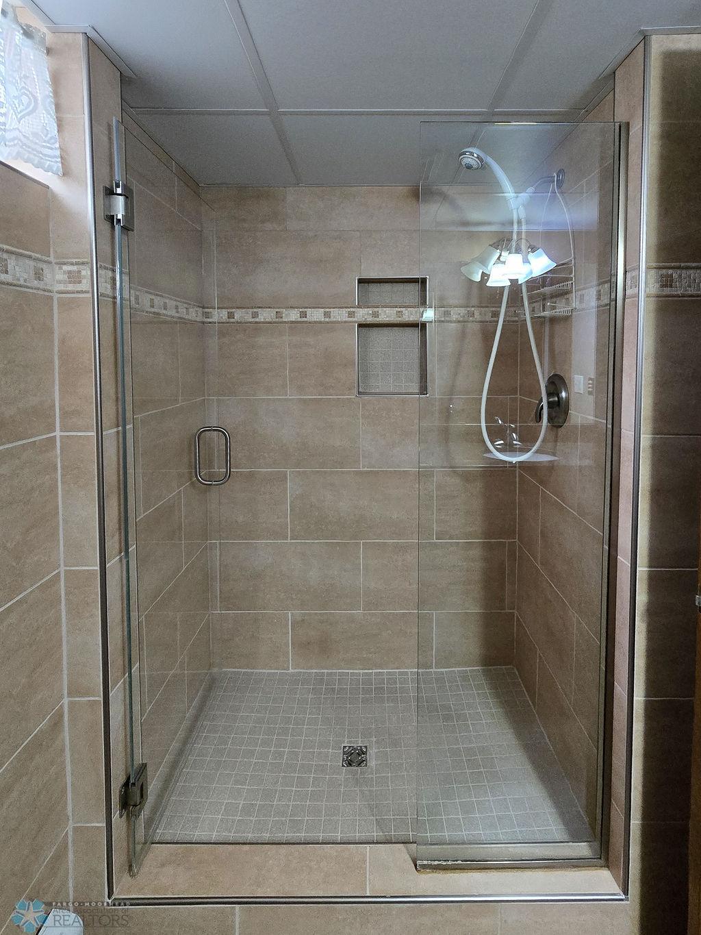 Lower bath