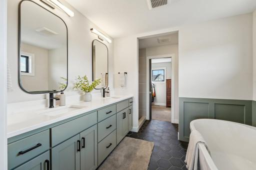 69-web-or-mls-Prairieview Trail N-2204-069.jpg