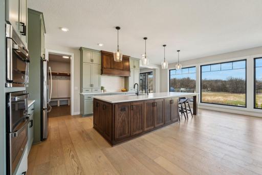 32-web-or-mls-Prairieview Trail N-2204-032.jpg
