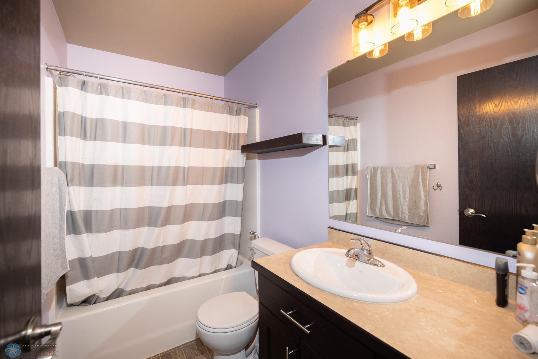Upper Level Main Bath