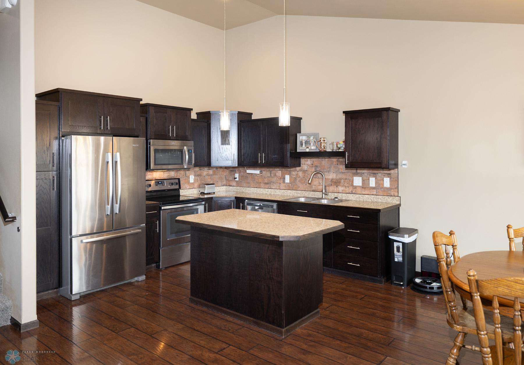 Kitchen w/Island