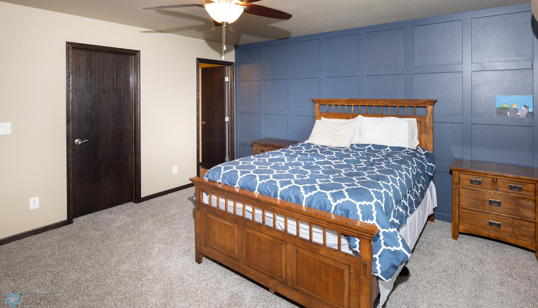 Primary Bedroom w/Walk-in Closet