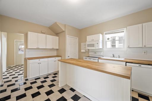 610 22nd Avenue N, Minneapolis, MN 55411