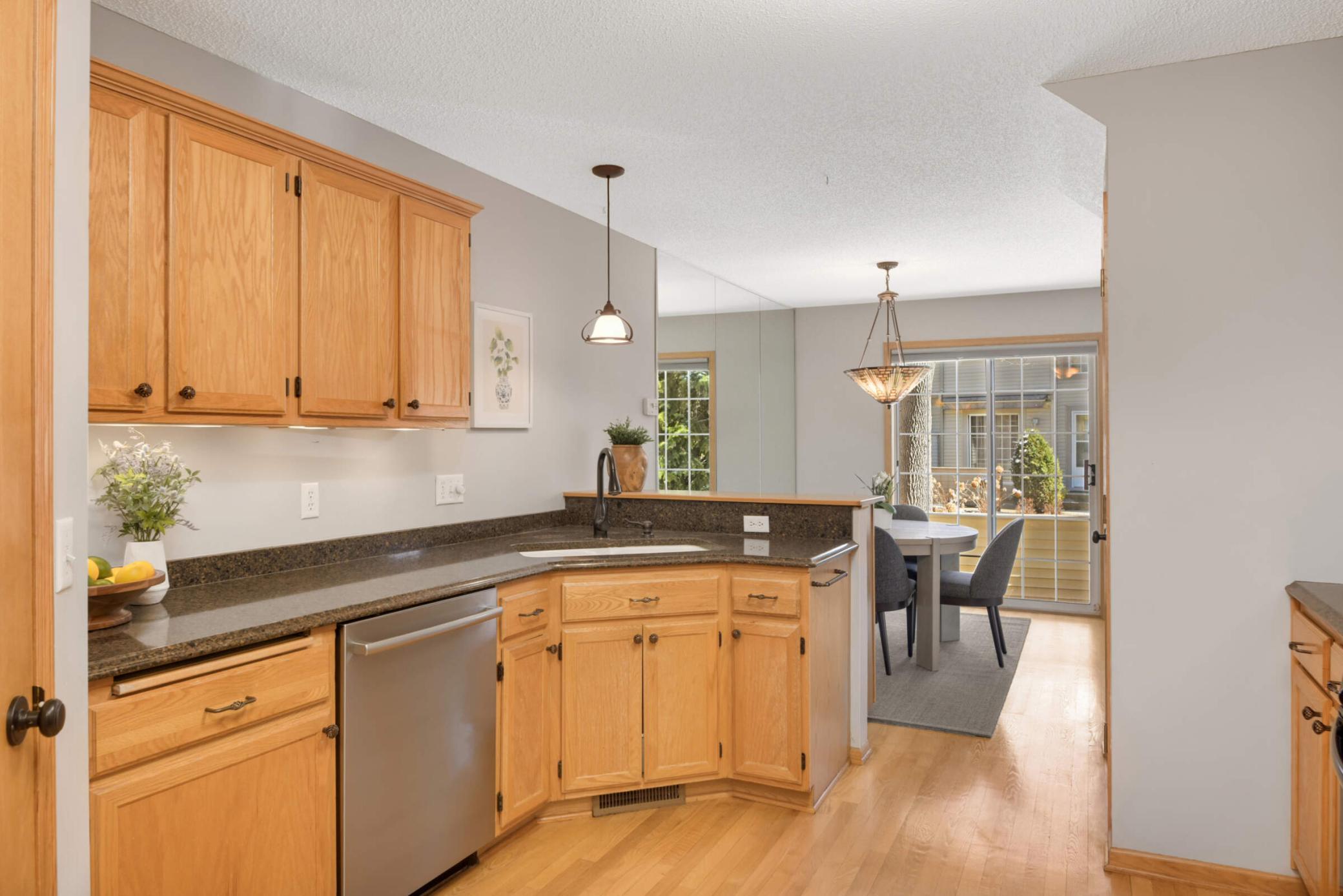 Another view of this awesome kitchen - so inviting!
