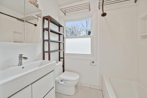 13_interior.jpg