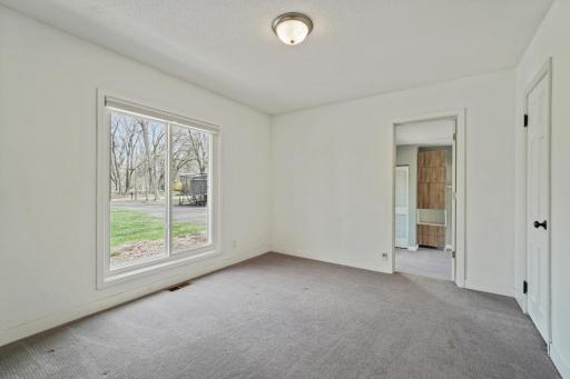 10_interior.jpg
