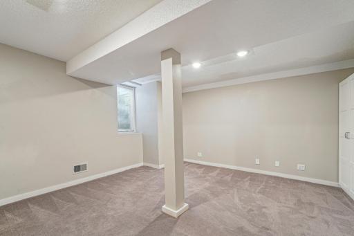 15_interior.jpg