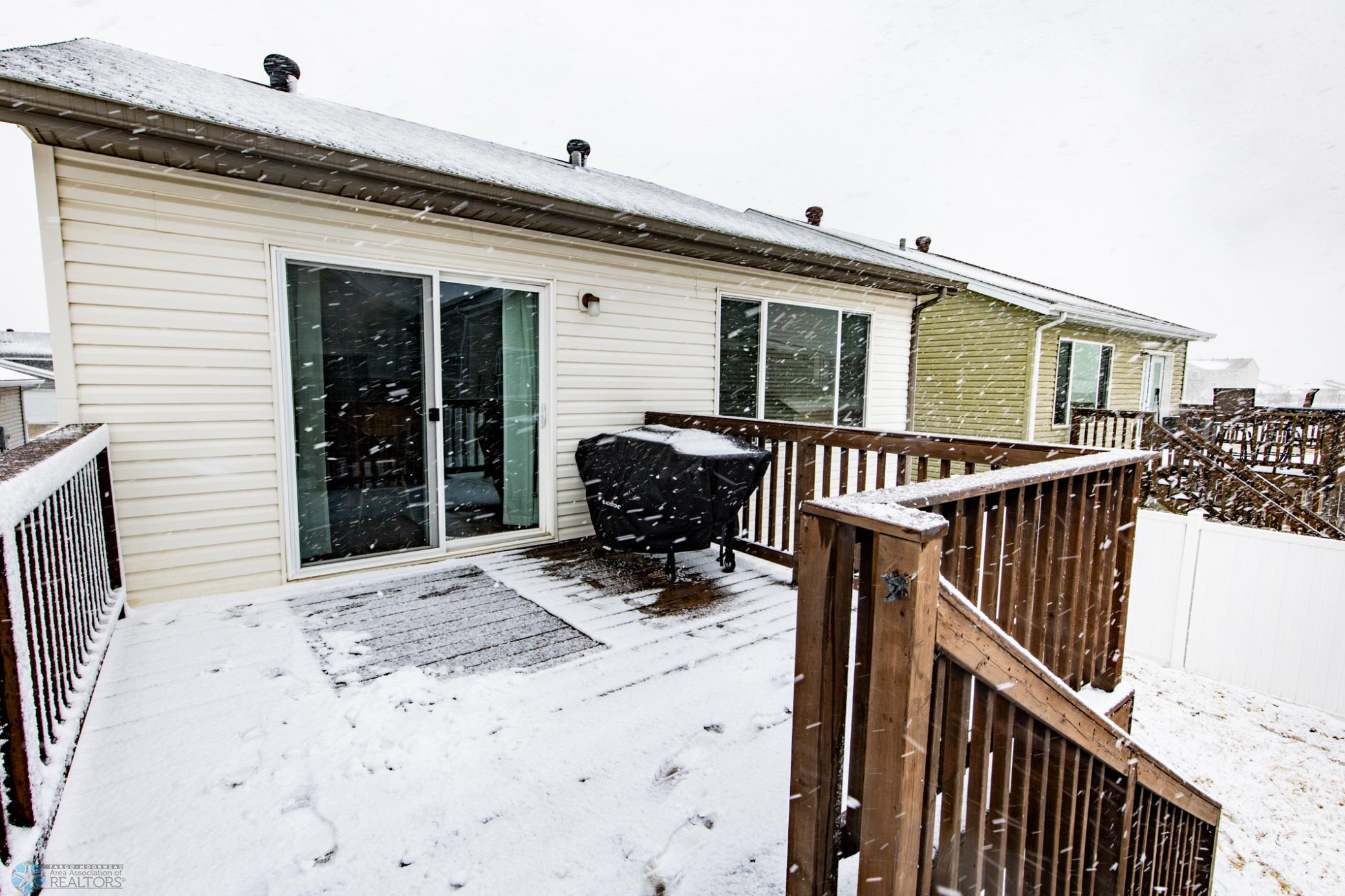 Deck & Rear Exterior