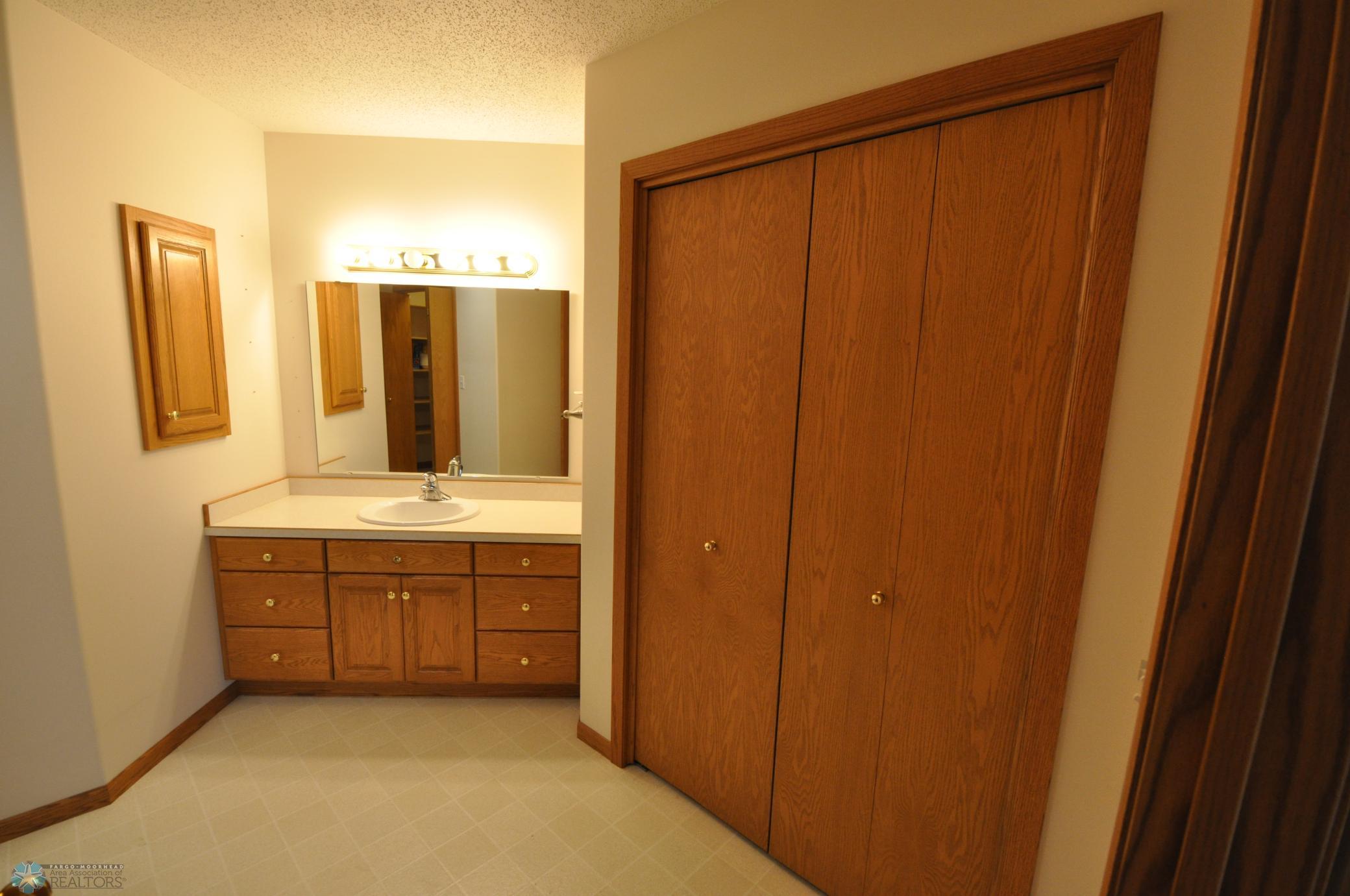 Bath 2 storage closet