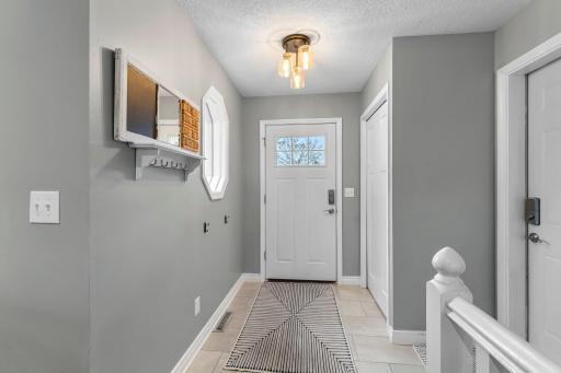 3239 Hillside Court, Saint Paul, MN 55121