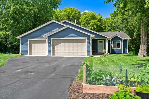 3239 Hillside Court, Saint Paul, MN 55121