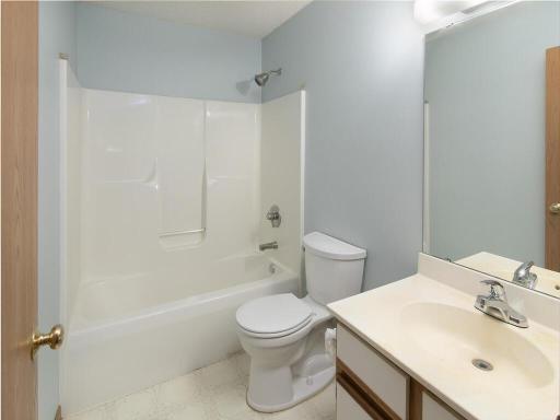 803 Headley Ct Northfield MN 55057 USA-016-013-Bathroom-MLS_Size.jpg