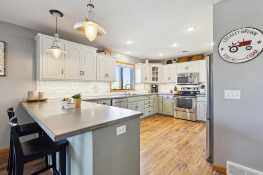 Even the fussiest of cooks will love this kitchen! Can you say gorgeous! Look at the unique countertop, pretty backsplash, fantastic stainless steel appliances and awesome layout!