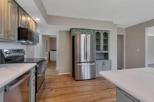 Plenty of storage and worktop space, while the three-sided layout allows for a good flow of movement.