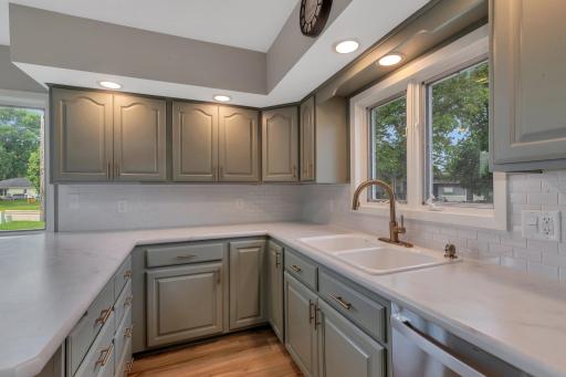 A significant benefit of a U-shaped kitchen is that two or more cooks can operate simultaneously - great for entertaining or simply a big group to feed!