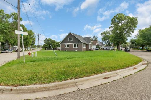 An extra large lot to spend time outdoors with friends and family. Cook out, picnic, yard games.