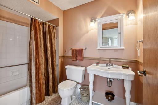 1425 W 28th Street, 321, Minneapolis, MN 55408